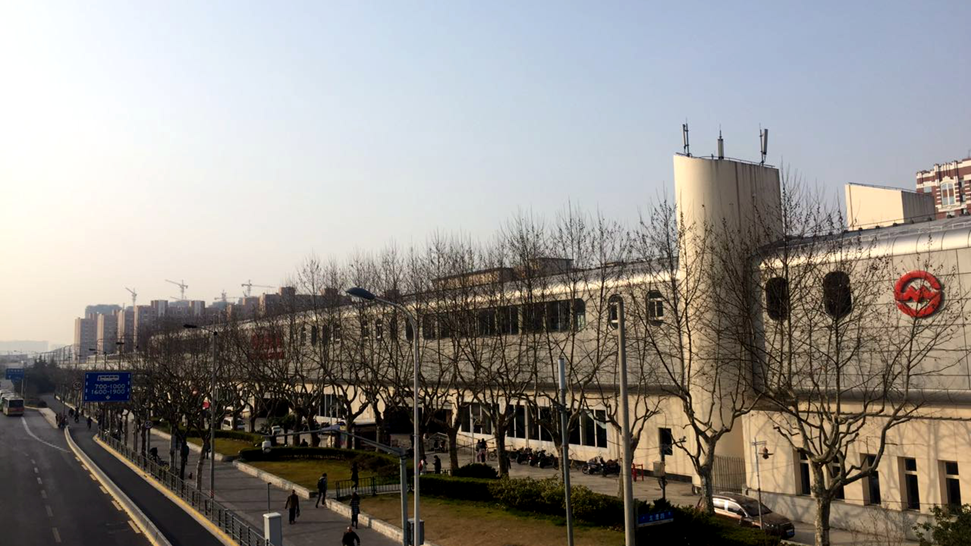 龙漕路地铁站