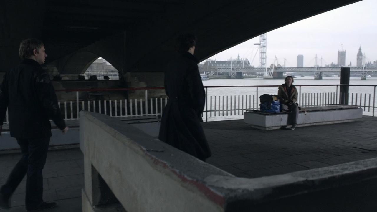 请流浪女孩找线索