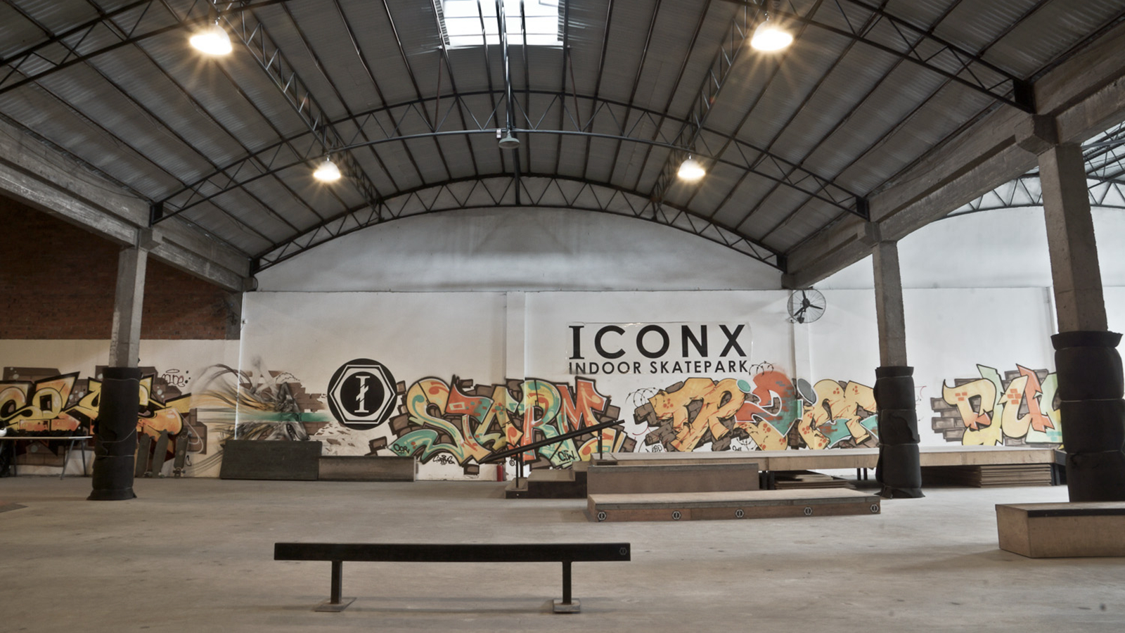 Iconx室内滑板场