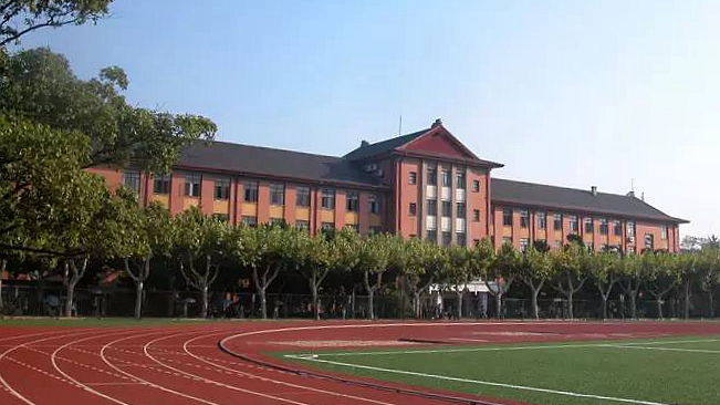 西校区操场