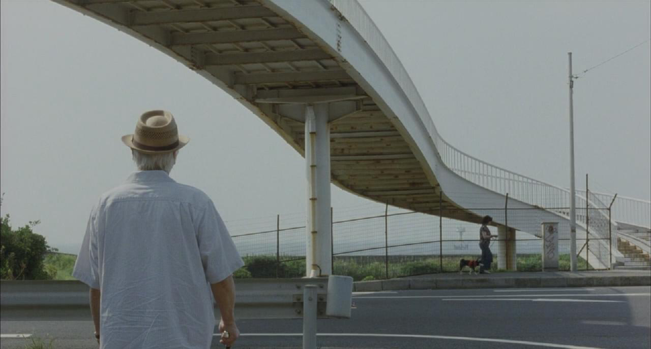 通向海边的步道桥