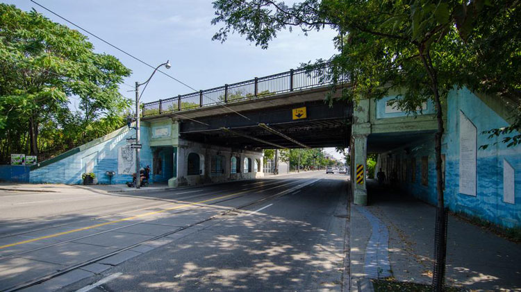 皇后东街（Degrassi和McGee街路段）