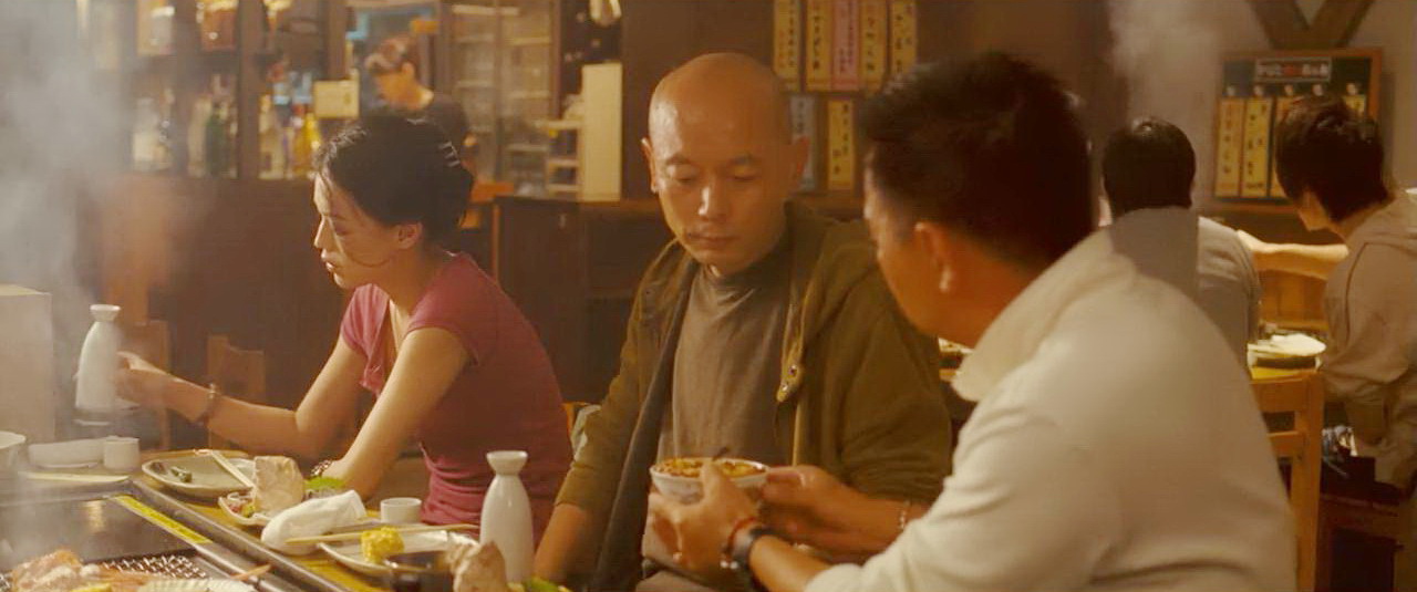 三人吃饭的餐馆
