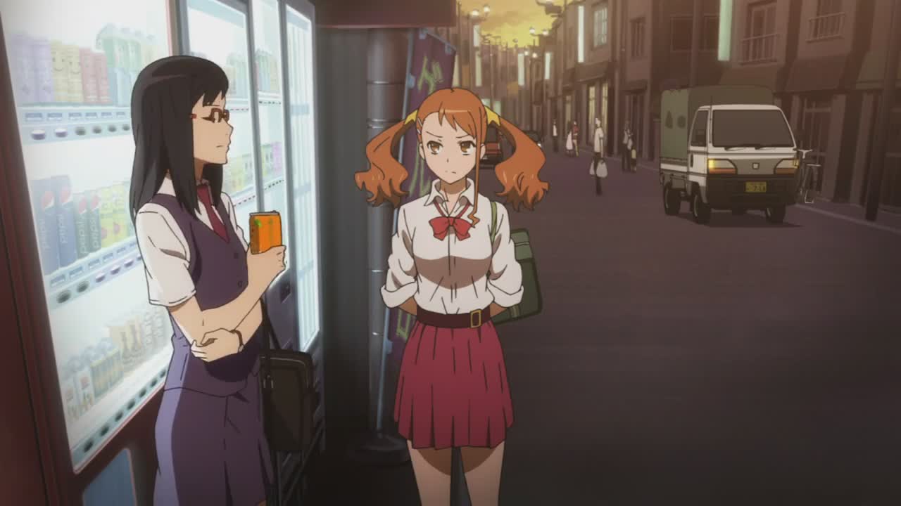 鹤子和鸣子贩卖机前