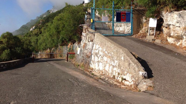 信号站路与岩石炮路交叉口
