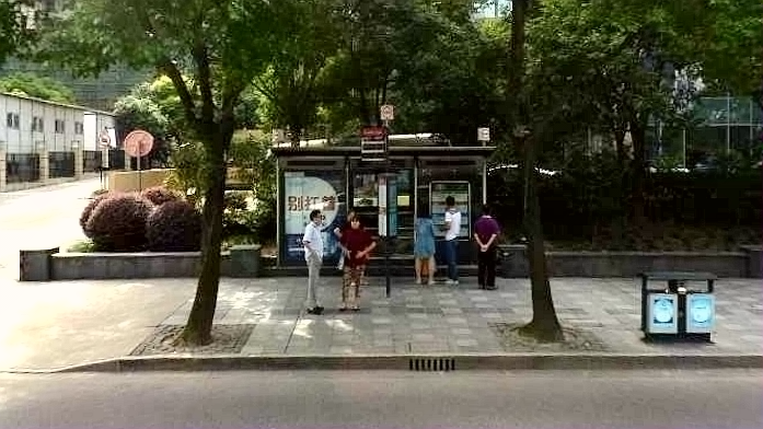 恒丰路汉中路公交站（西行）