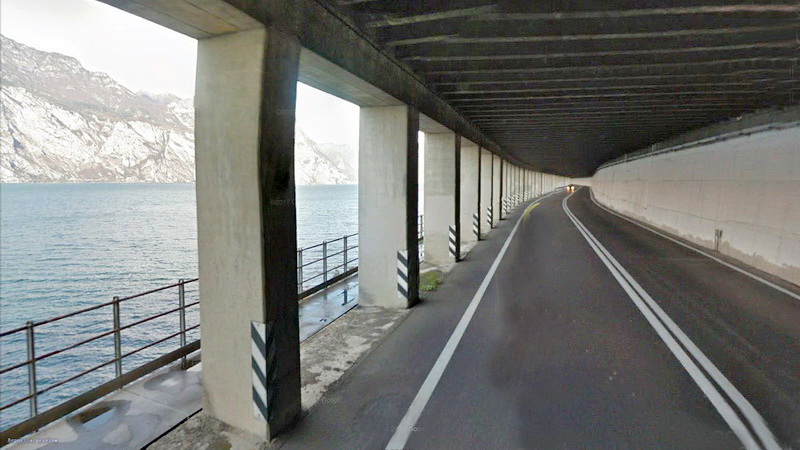 SR249公路加尔达湖北段
