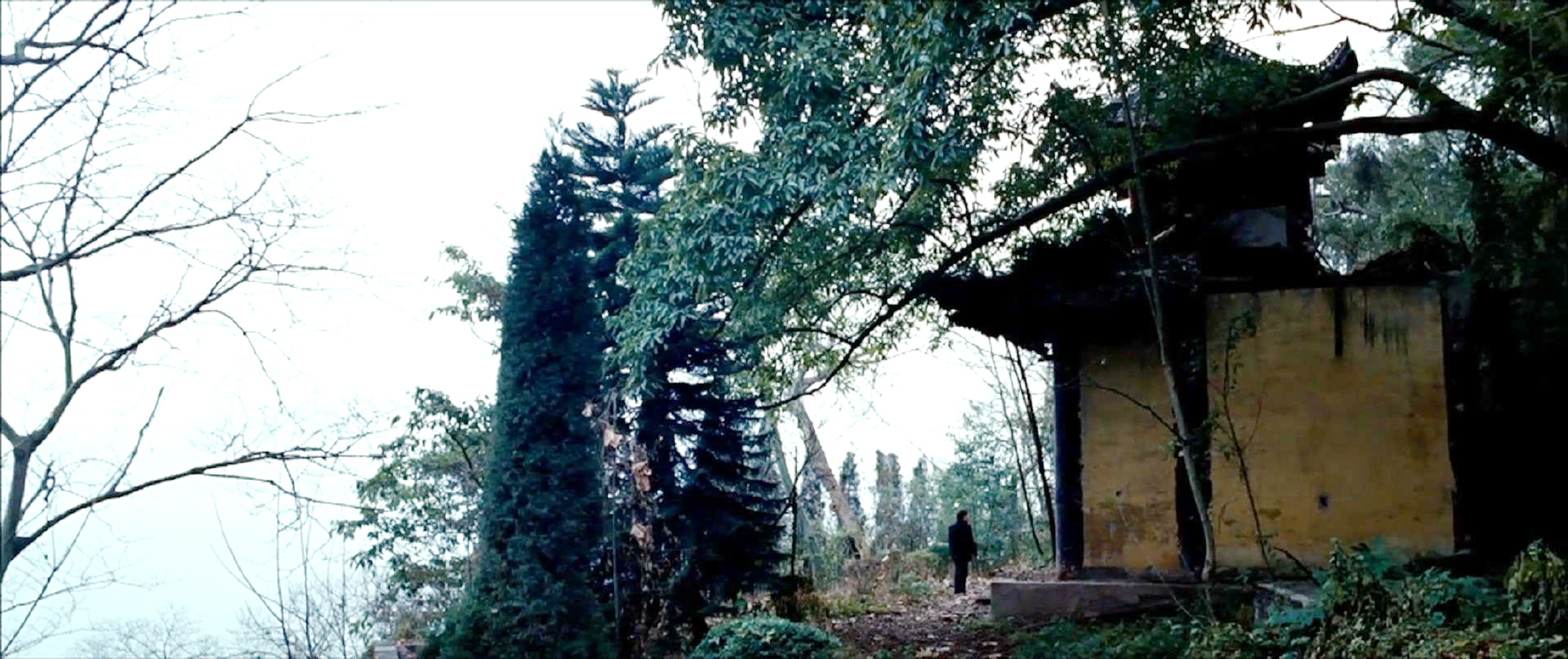 巴东江边