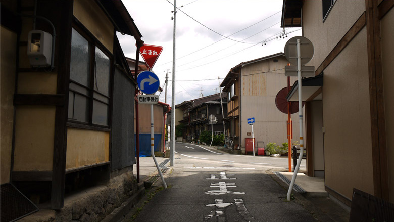 东桥东侧小路