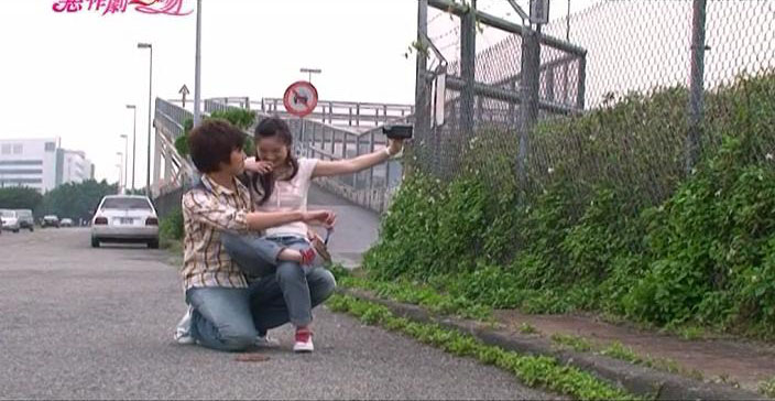 湘琴踩到便便