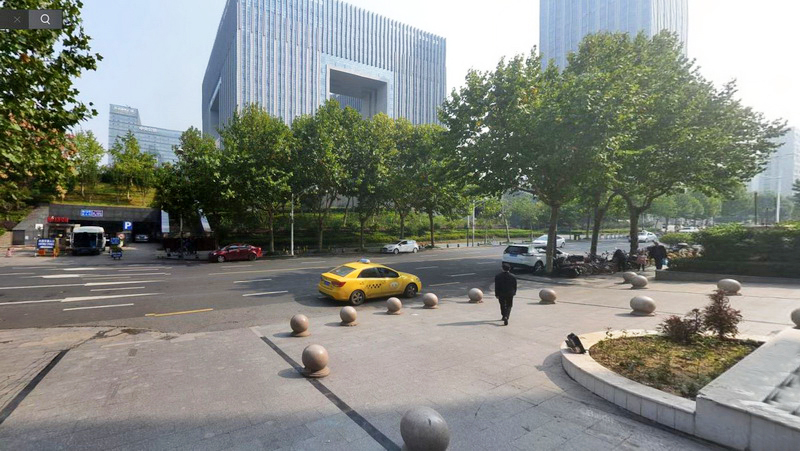 新安江街与江东中路交叉口