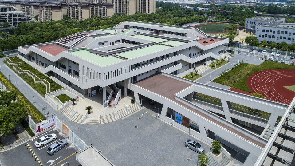 德富路中学