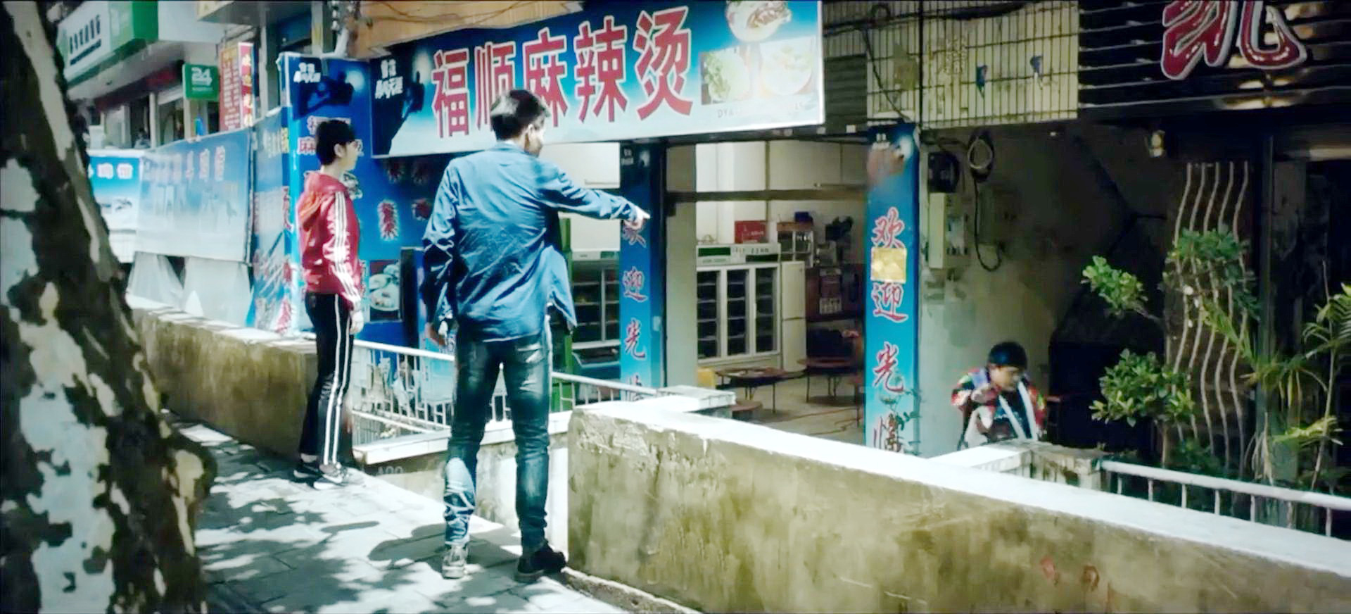 警察抓波仔