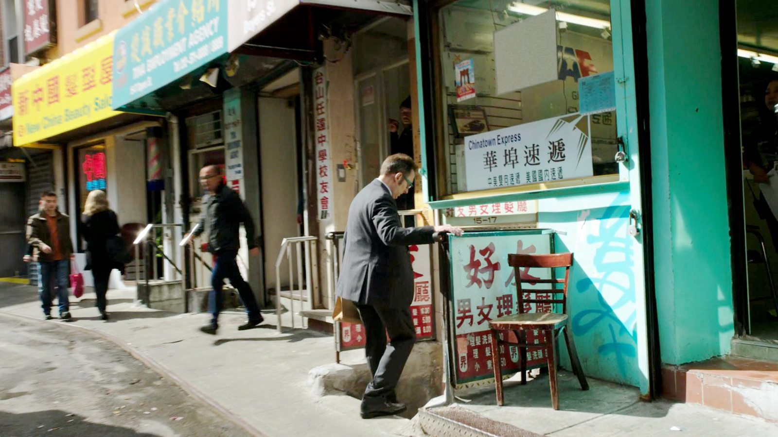 废弃地铁基地入口