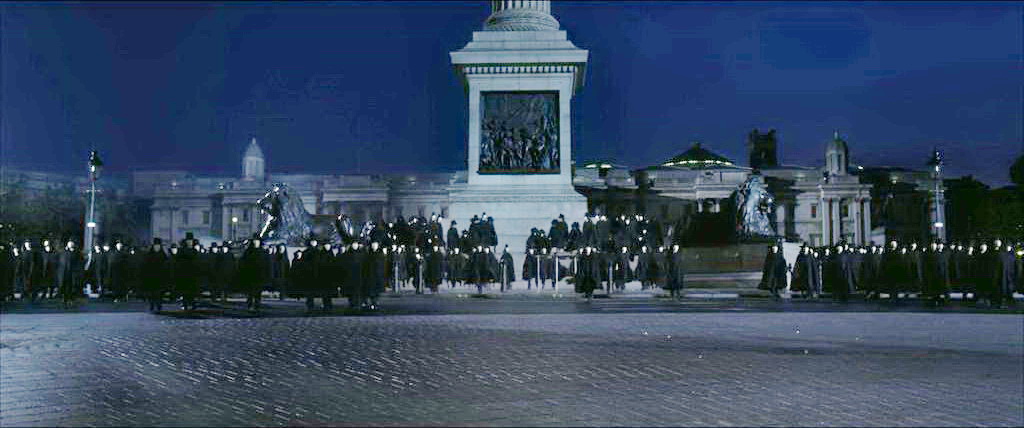 人群涌来