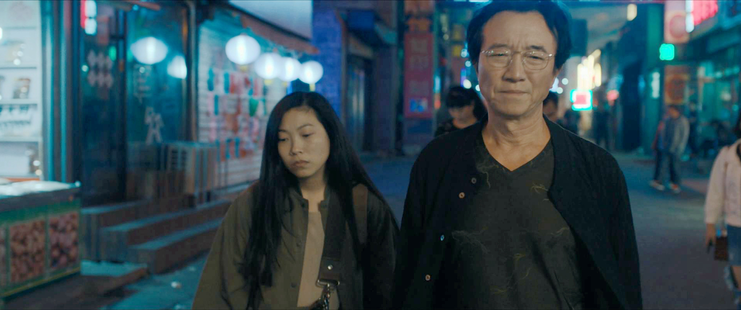 去酒店的路/全家上街