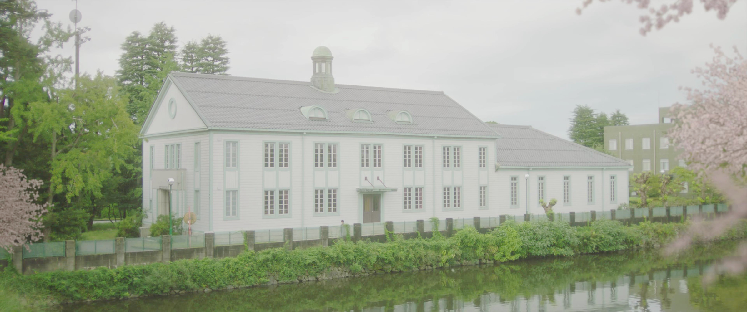 学校图书馆外景