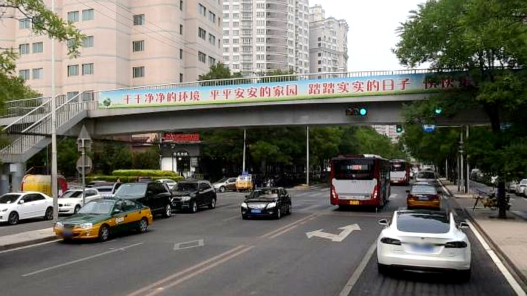 芳园西路辅路行人天桥