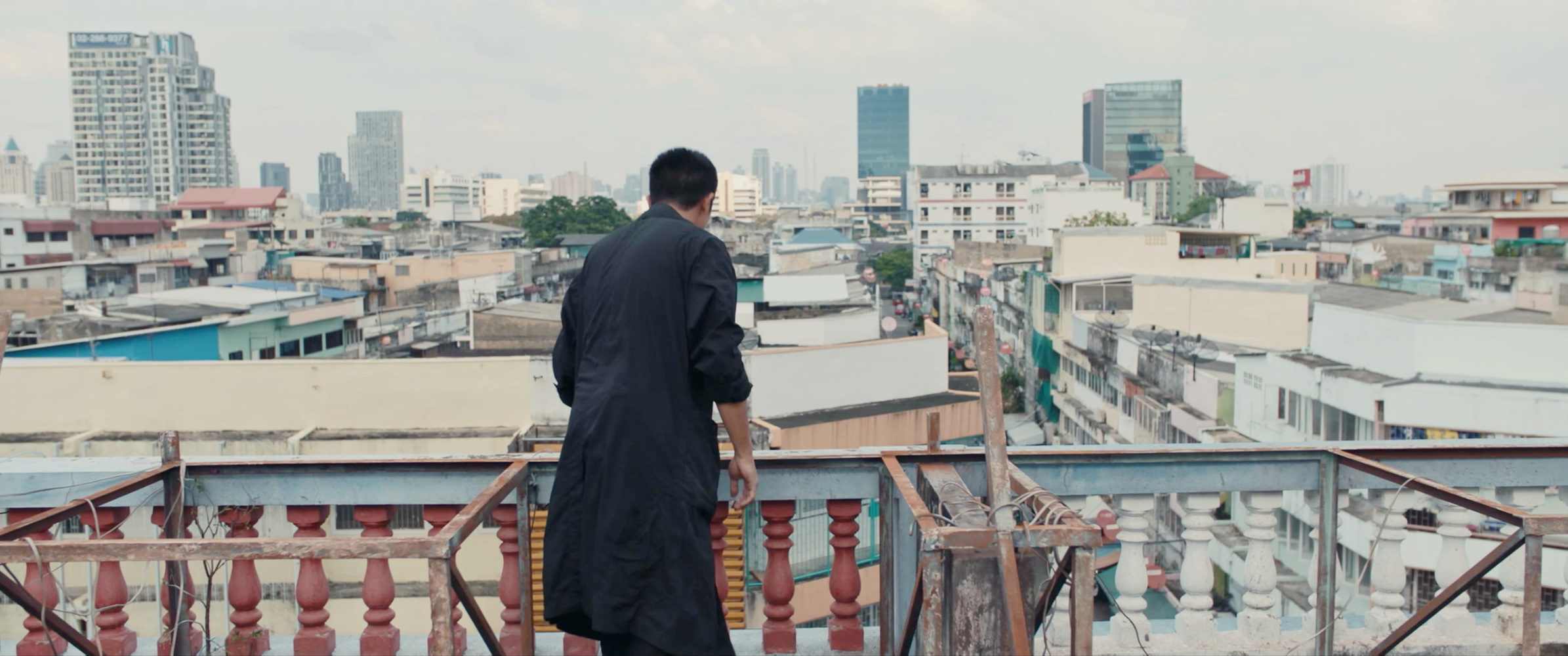 广告牌险砸阿温