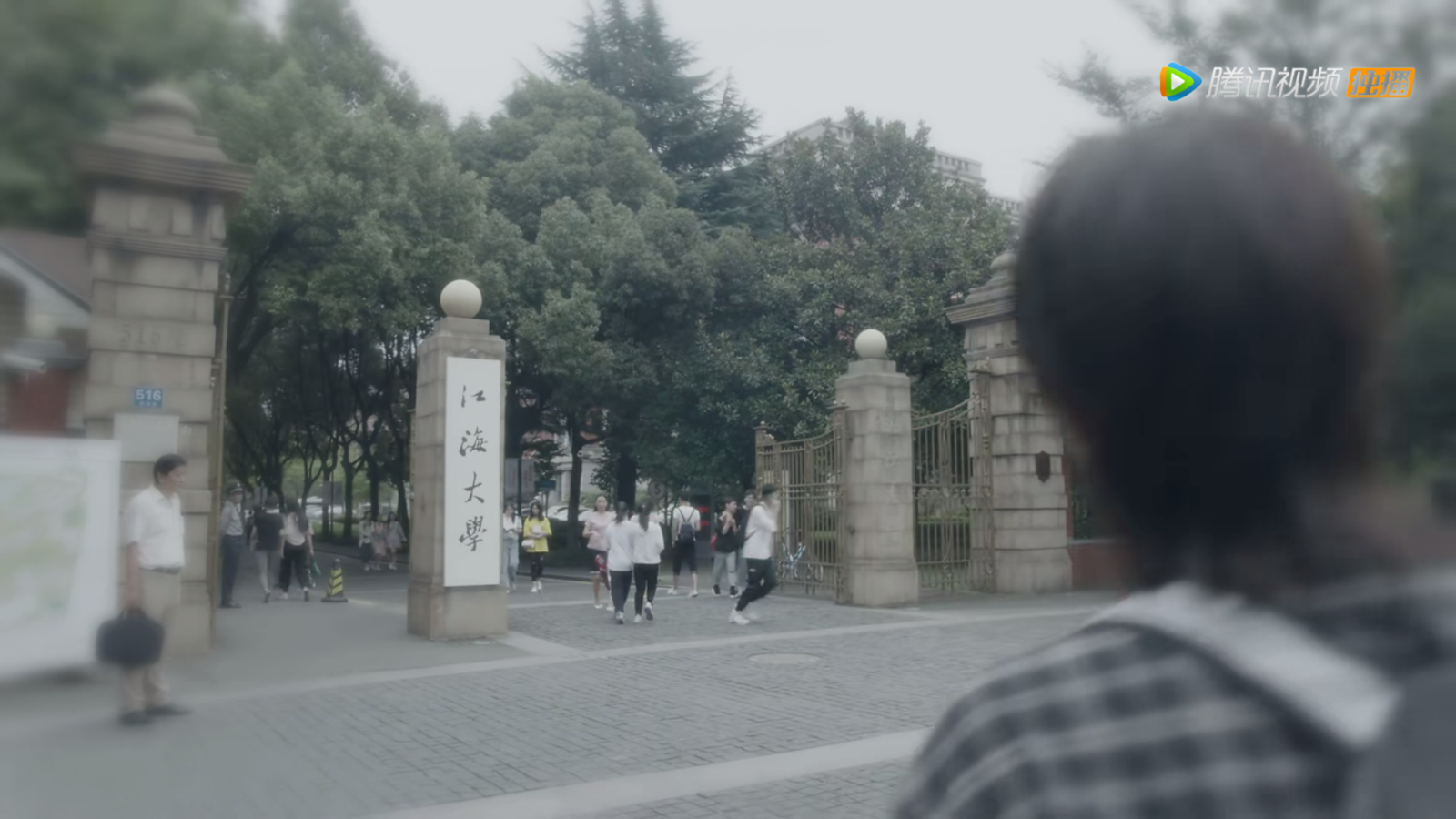 江海大学校门