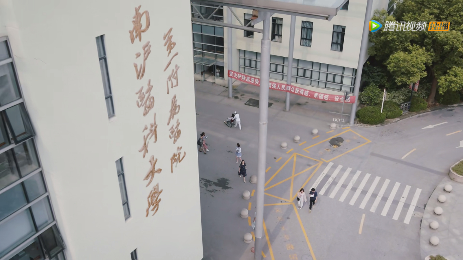 朱闪闪发传单的医院