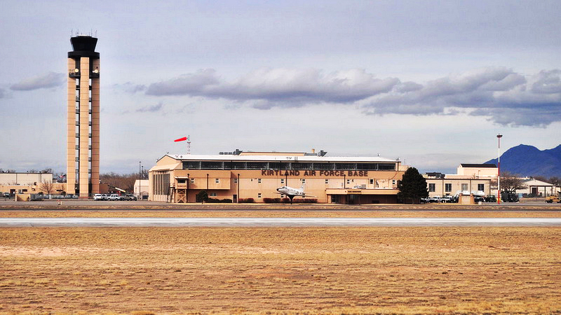 柯克兰空军基地