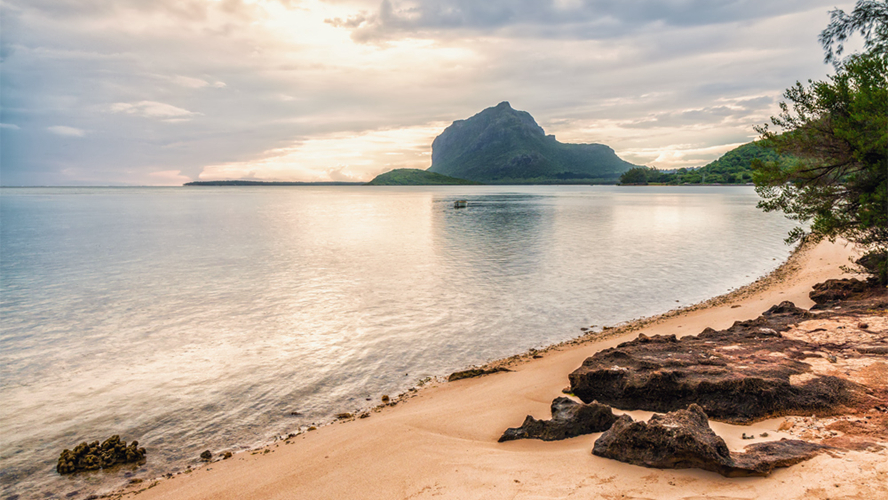 莫纳山海滩