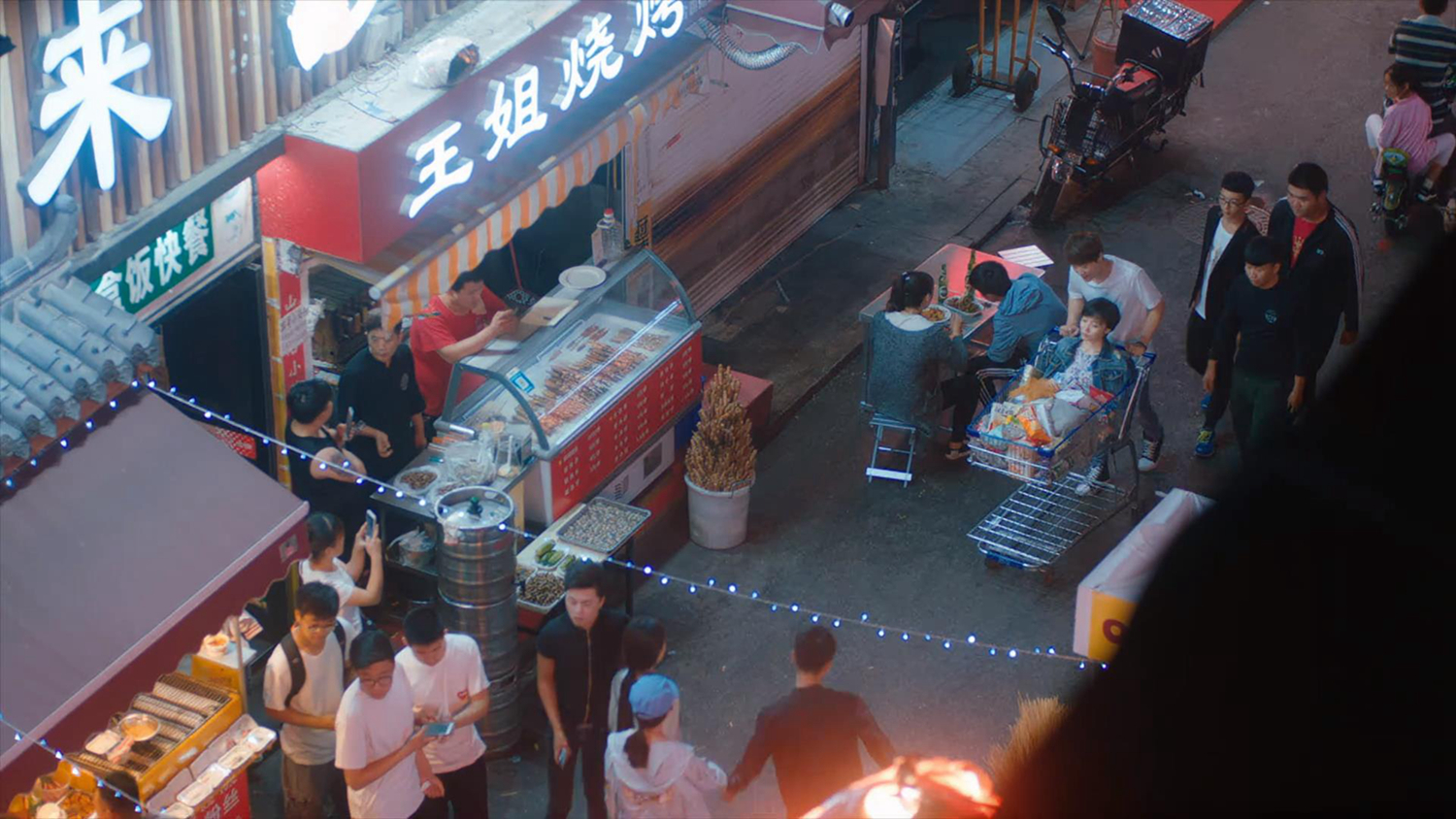 奔奔米乔逛夜市