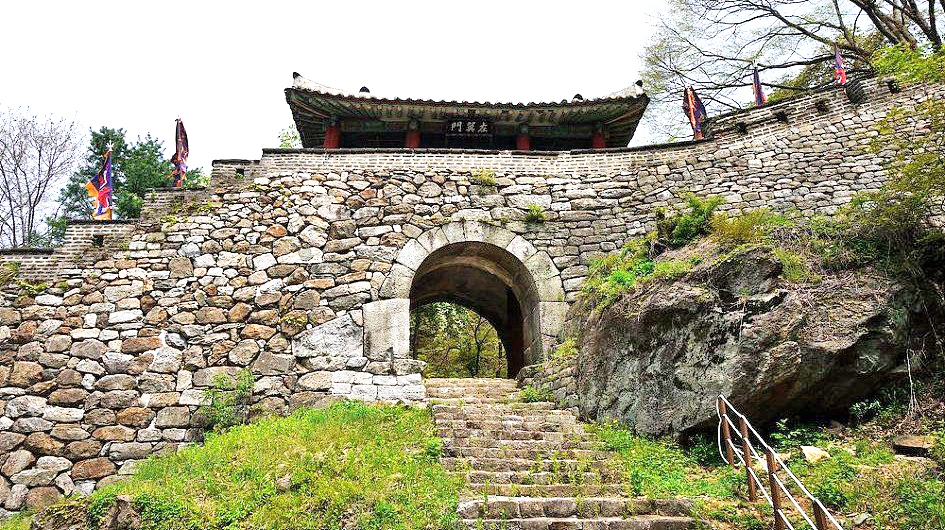 东门