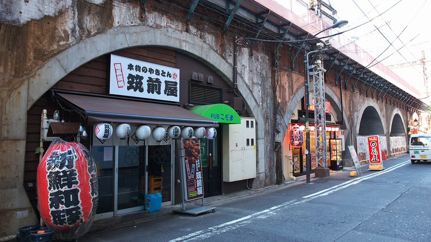 日阴町桥高架桥商业街