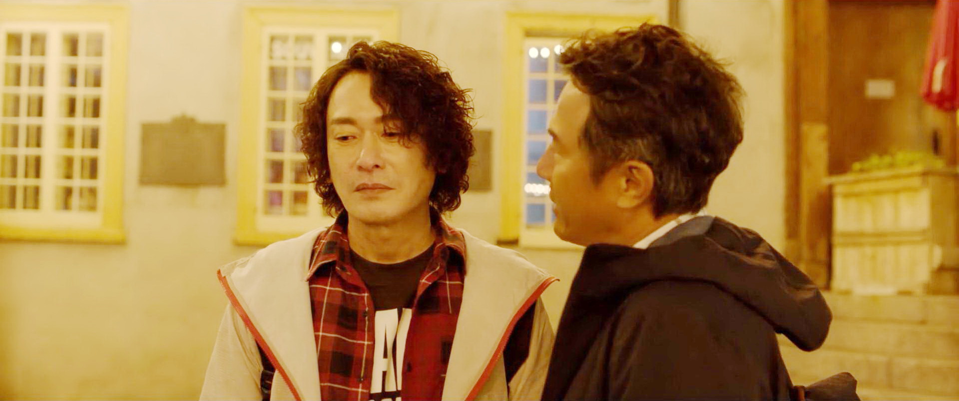重逢后边走边聊