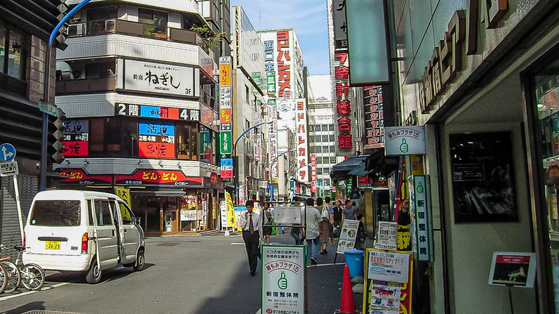 西新宿1丁目中央街