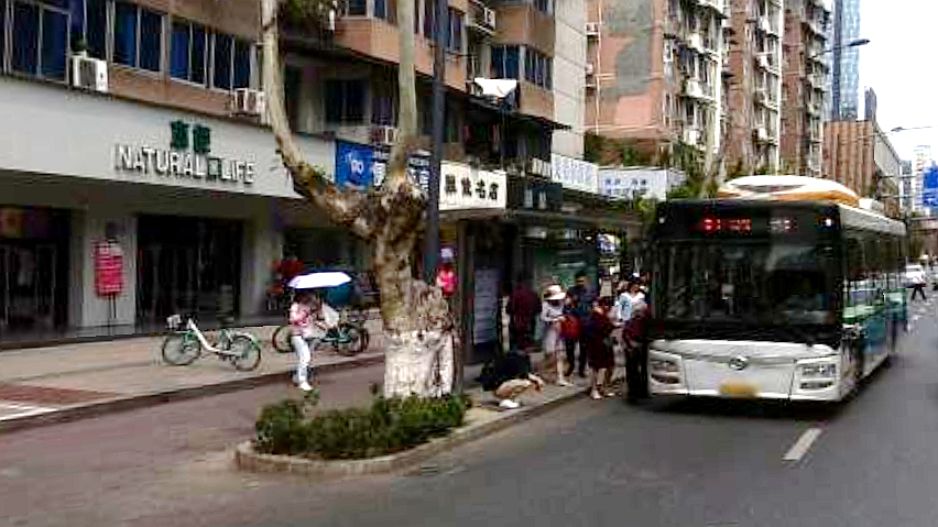 建设路西公交站