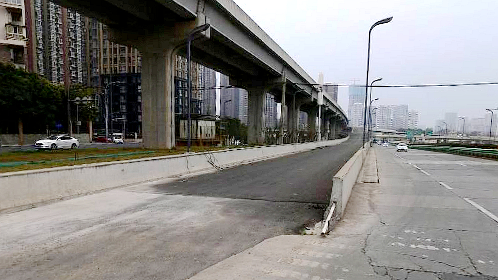成渝高速东洪路入口