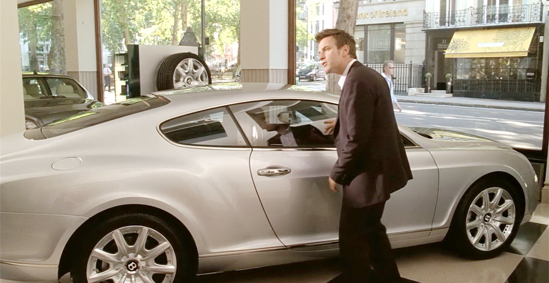 伊恩买车