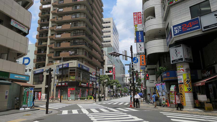 三鹰站前十字路口