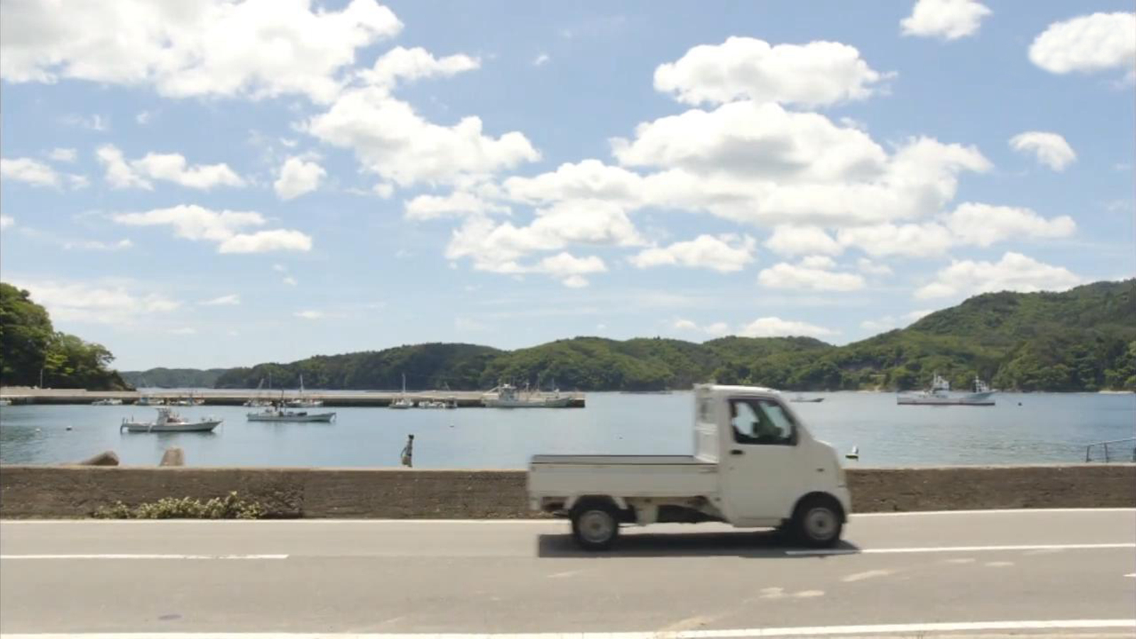 五郎开车经过