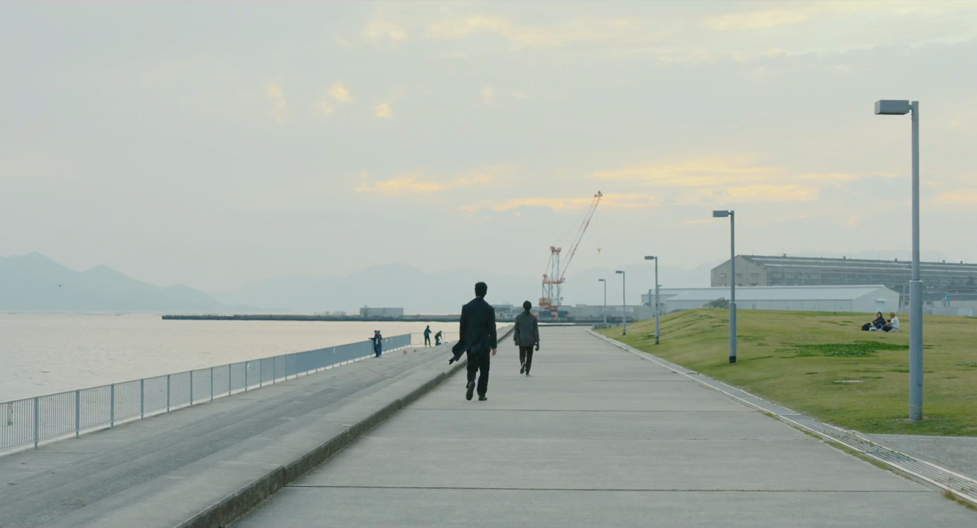 悠介吸烟