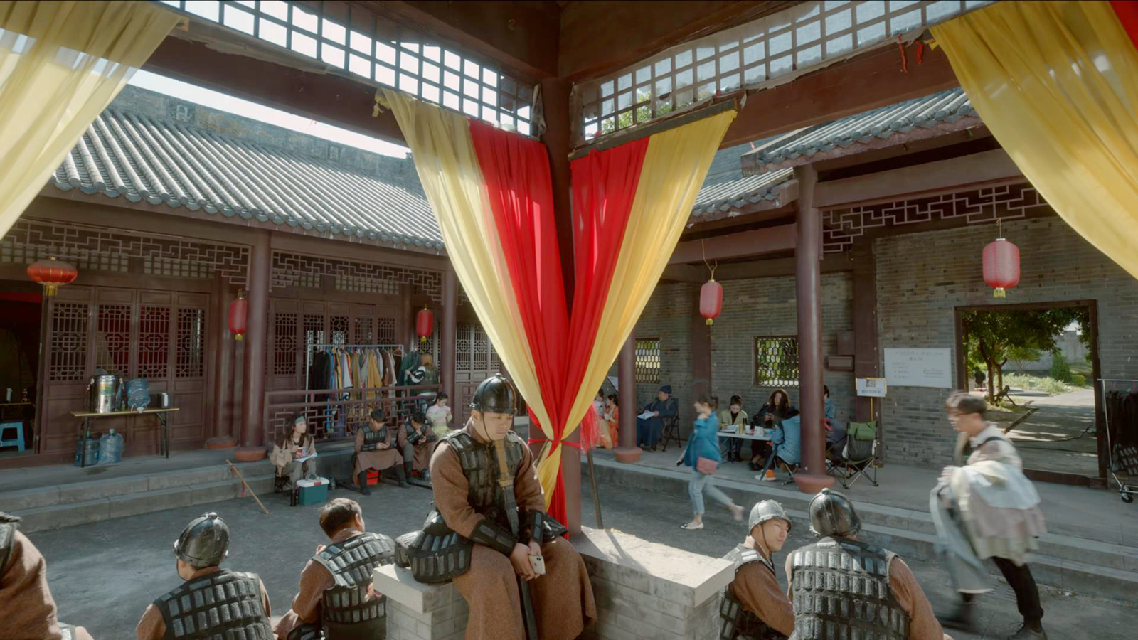 大宝探班殷赏拍戏