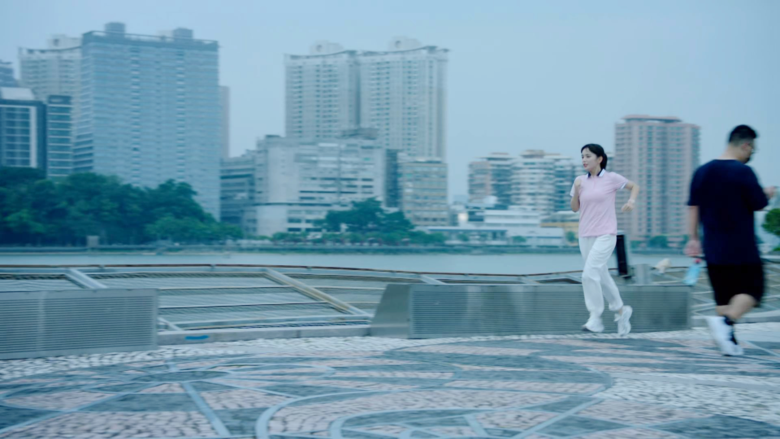 沈嘉仪练跑步