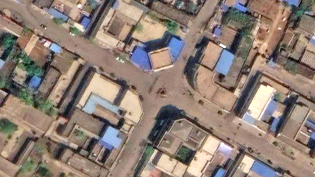 桑枣坡村毛主席像路口
