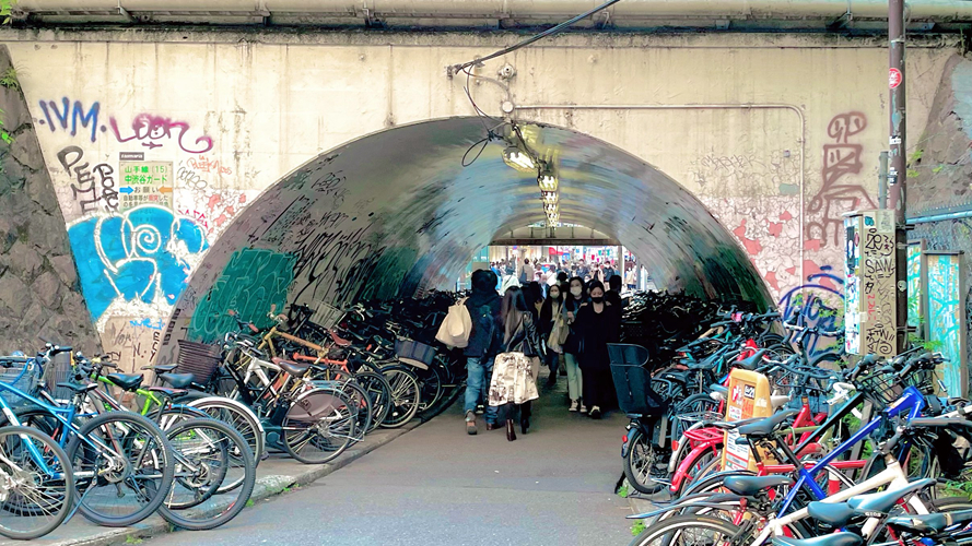 中涩谷架道桥停车场