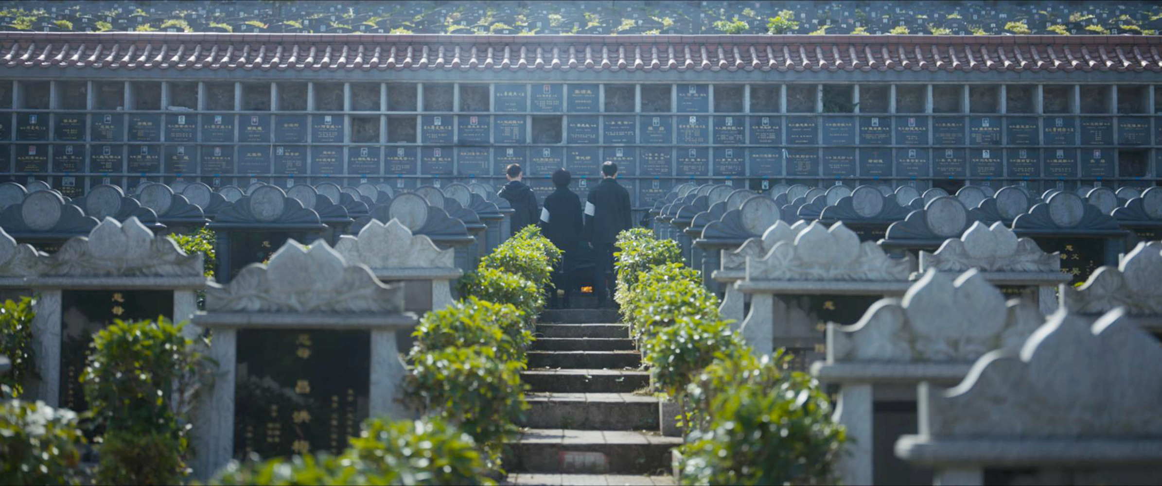 李佳珍祭拜教授