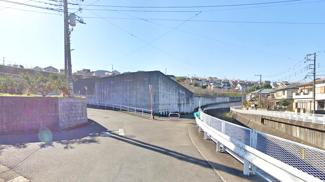 尾尻956番6号路口