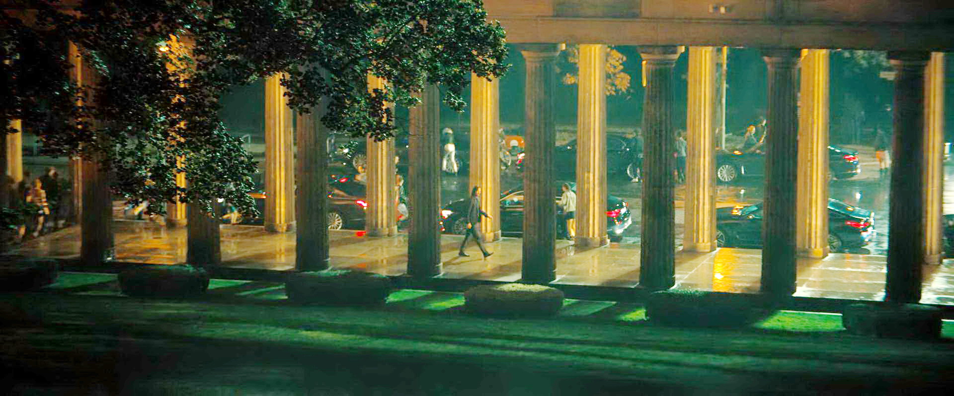 约翰离开夜总会