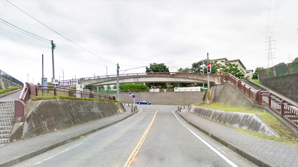鸟屋川尻线与津久井高速路交叉口