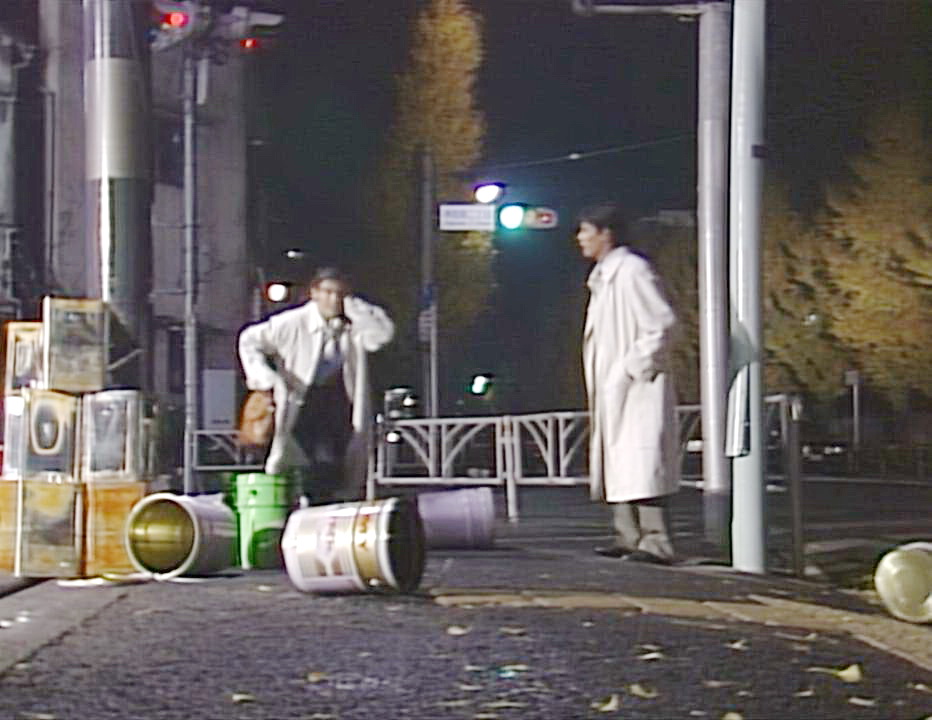 莉香踢油桶