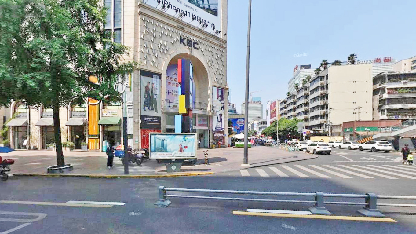 东大街上东大街段与暑袜南街交叉口