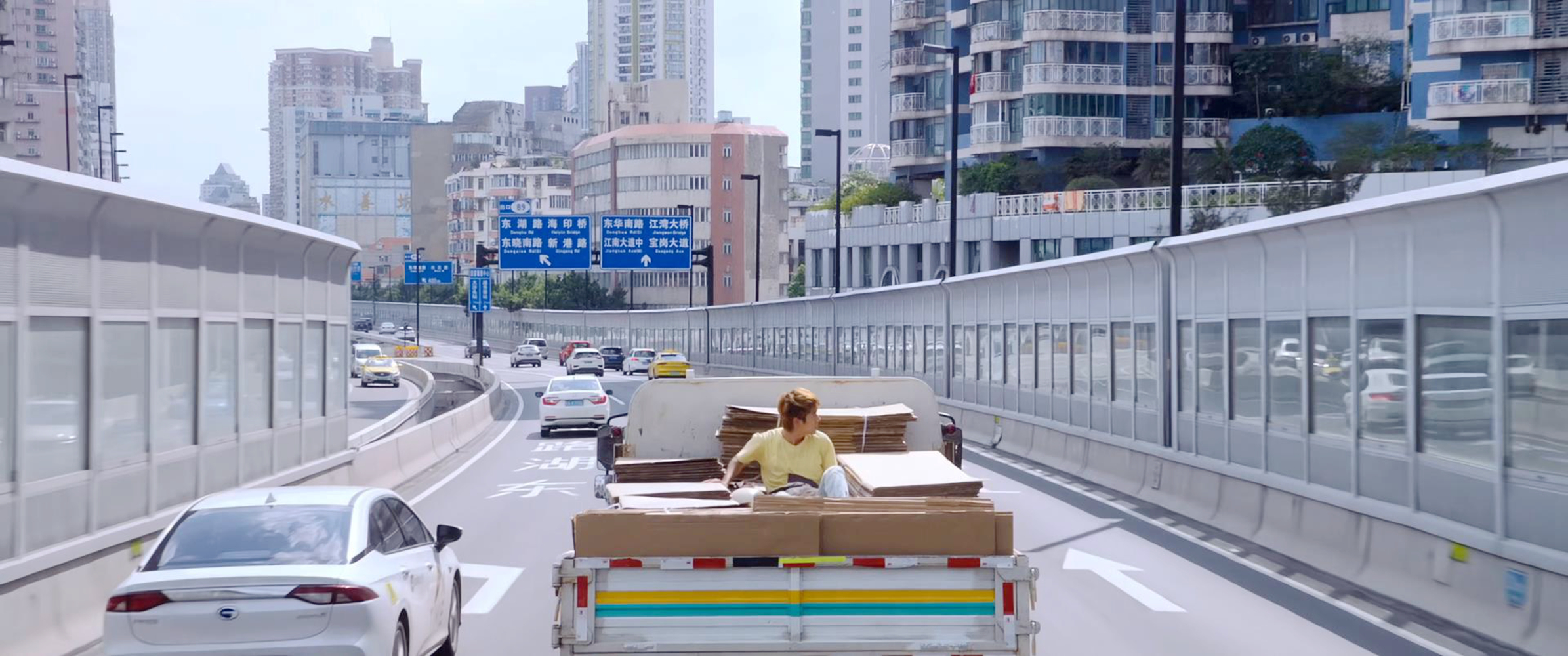 阿耀睡卡车