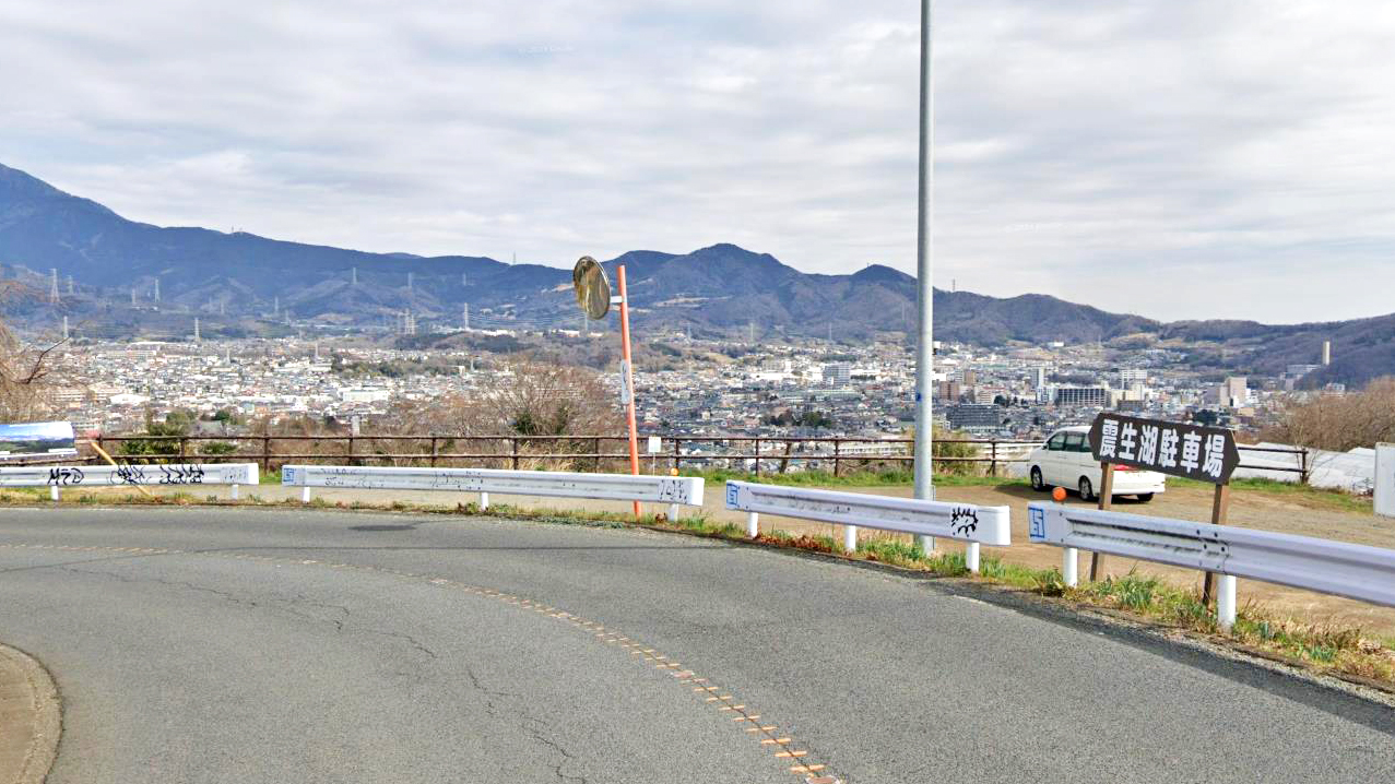 震生湖公园停车场